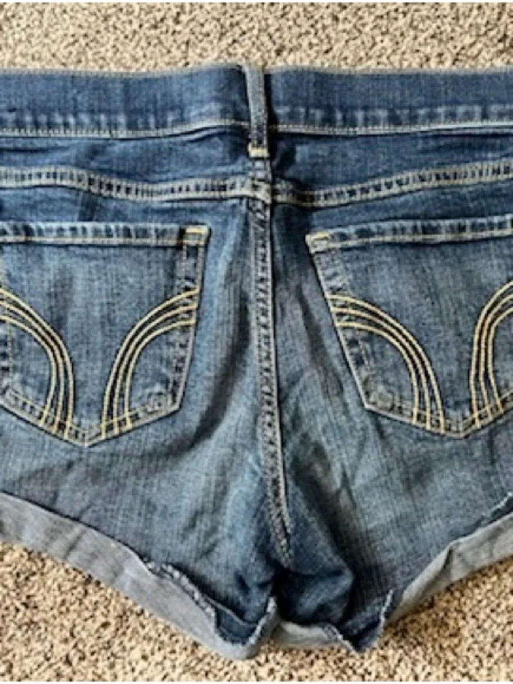 Hollister Low-Rise Denim Shorts – Size 26/3 – Light Blue